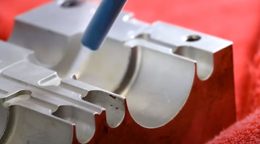 injection mold cleaning | dry ice blast cleaning for molding tools