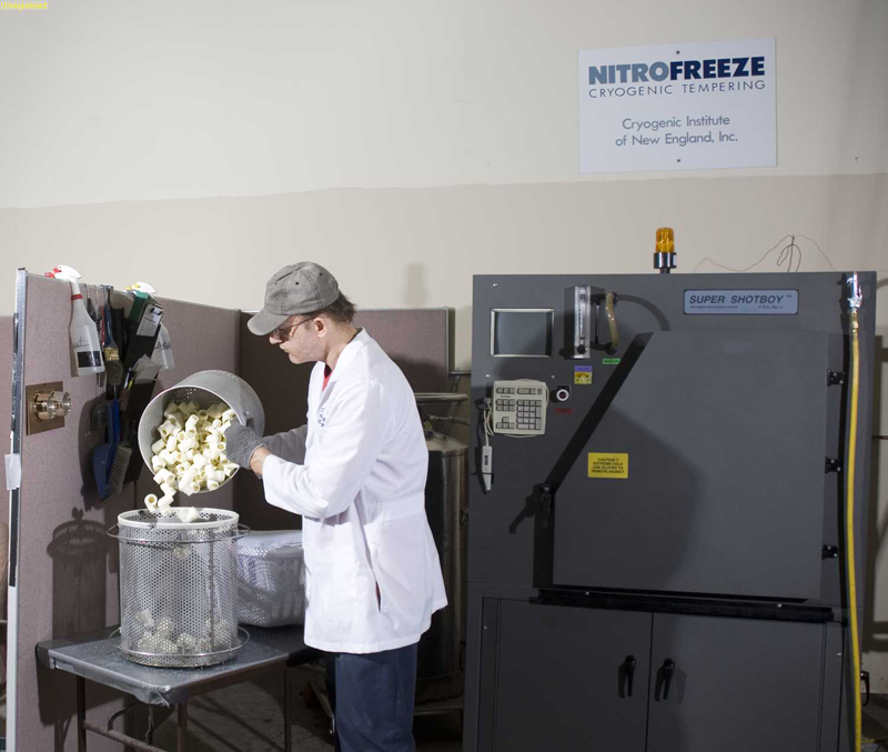 Cryogenic Deflashing vs. Cryogenic Deburring: What’s the Difference?